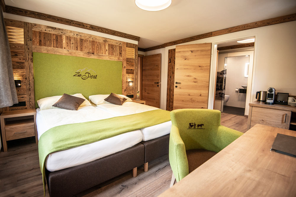 101 Doppelzimmer mit Blick ins Bad